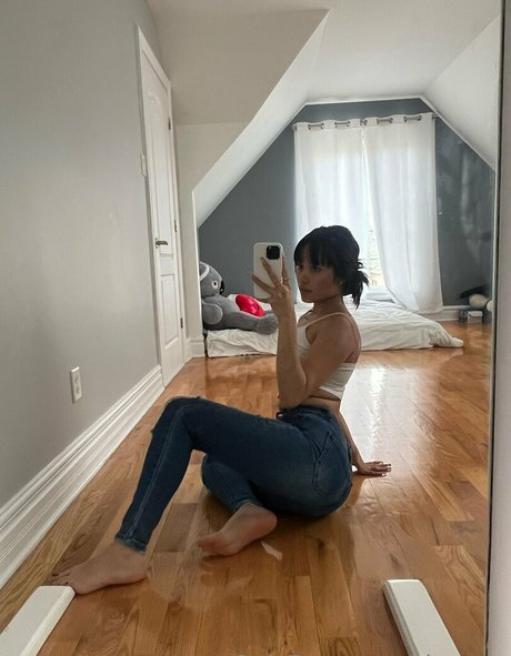 Sia ASMR model beautiful photos