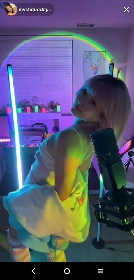 Mystiquede naked model galleries