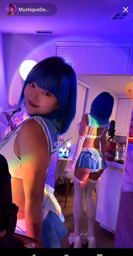 Mystiquede sexy model image