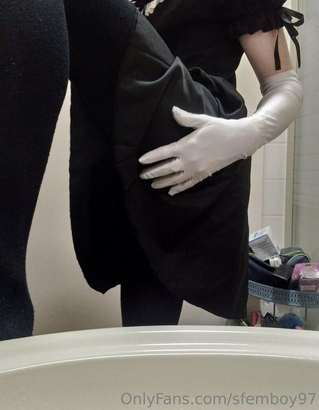 sfemboy97 model nude picture