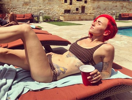 Lights Poxleitner model naked img