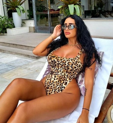 Tania Barbosa hot star picture