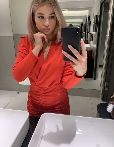 sexy mom onlyfans pornographic pic