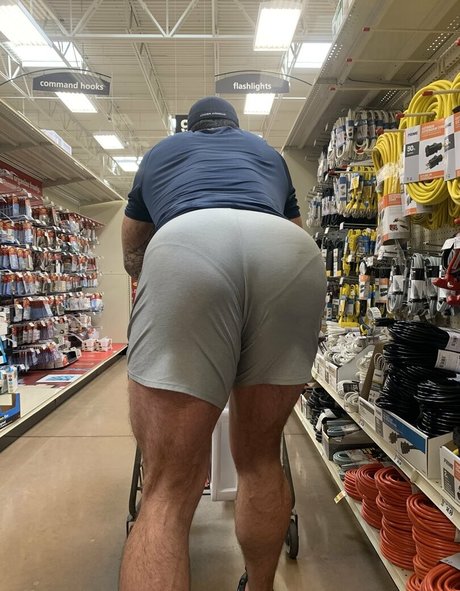 mechanic onlyfans naked photo