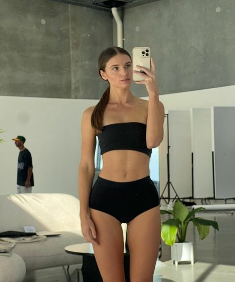 Julia Edwards pretty pornstar image