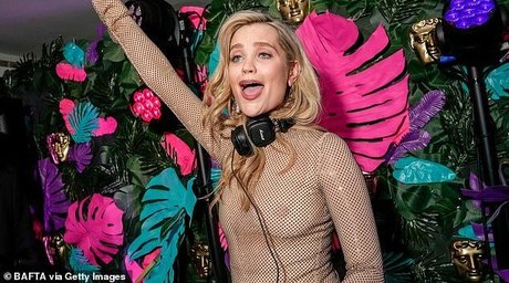 Laura Whitmore free pornstar images