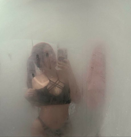 Lollasky high quality pornstar pic