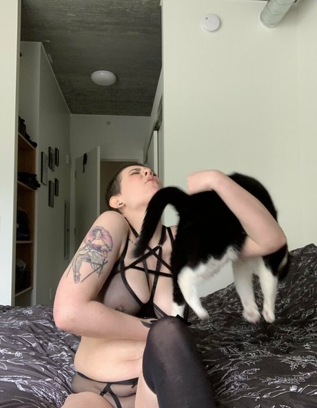 Luna Larei pornographic model photos