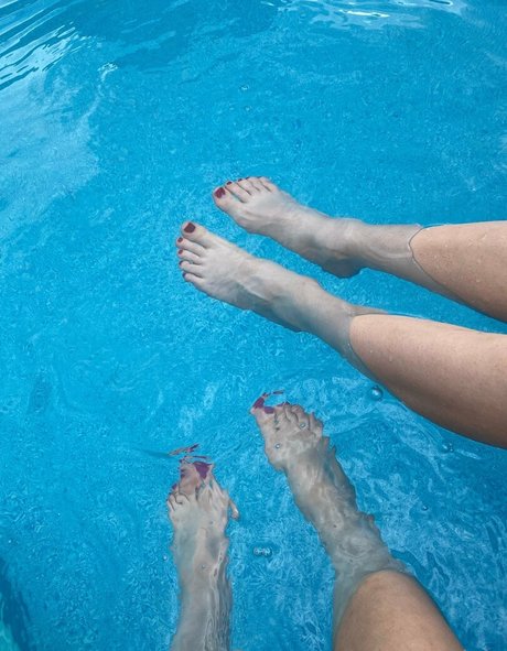 mia and lola art actress pic