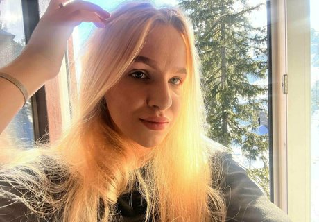 eveline hot naked actress image