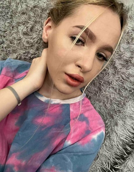 eveline hot model naked galleries