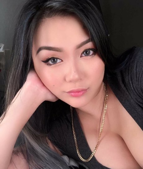 Vickibaybeee hot model pictures