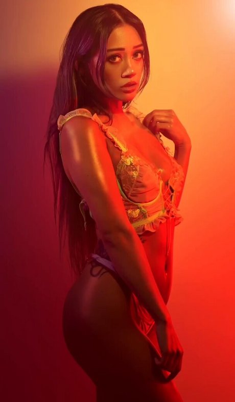 Kyootbot star nude photos