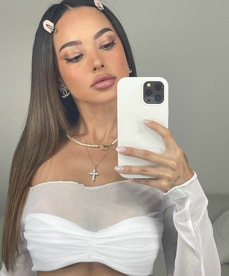 Dani Torres pretty actress pictures