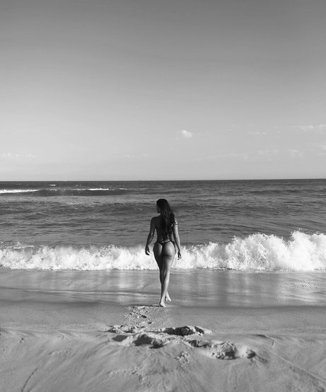 Gabriela Versiani exclusive model galleries