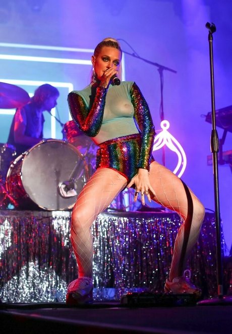 brunette wife onlyfans art nude galleries