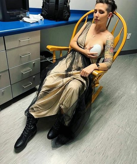 Soe Gschwind sex model gallery