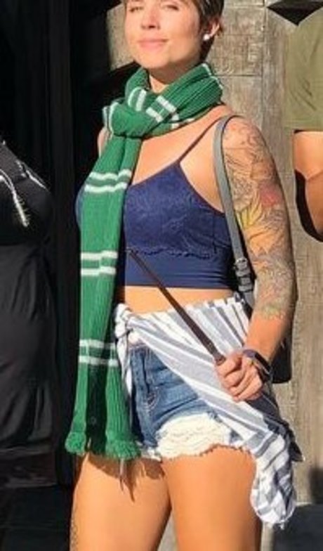 Soe Gschwind naked actress img