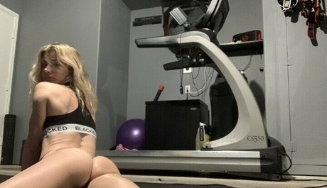 Cassie Bender xxx pornstar pictures