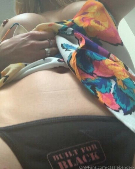 Cassie Bender naked model images