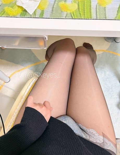 Sxeyes_ model high quality images