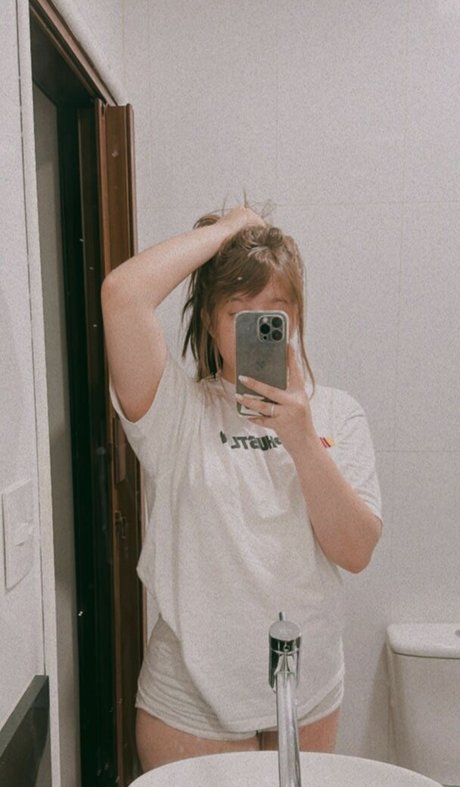 Beatriz Milhomens star nude gallery