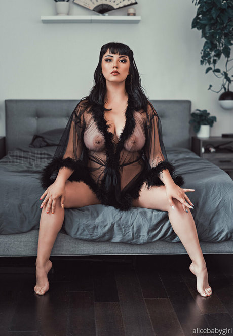 thick mature onlyfans pornographic images