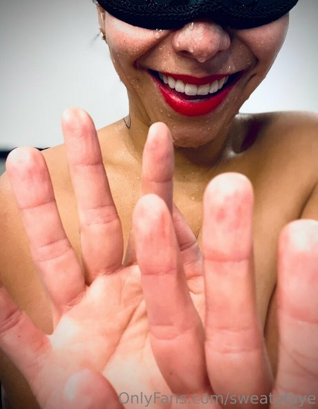 sweatyfaye naked star img