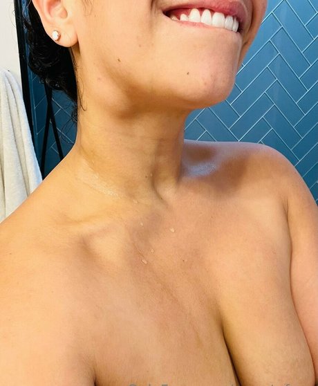 sweatyfaye model erotic image