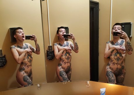 littlespittle model naked gallery