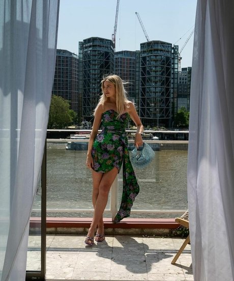 Georgia Toffolo sexy star picture