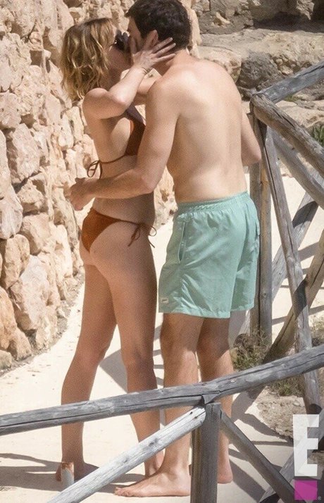 Elizabeth Olsen sexy actress picture