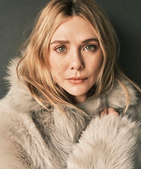 Elizabeth Olsen pornographic model pic