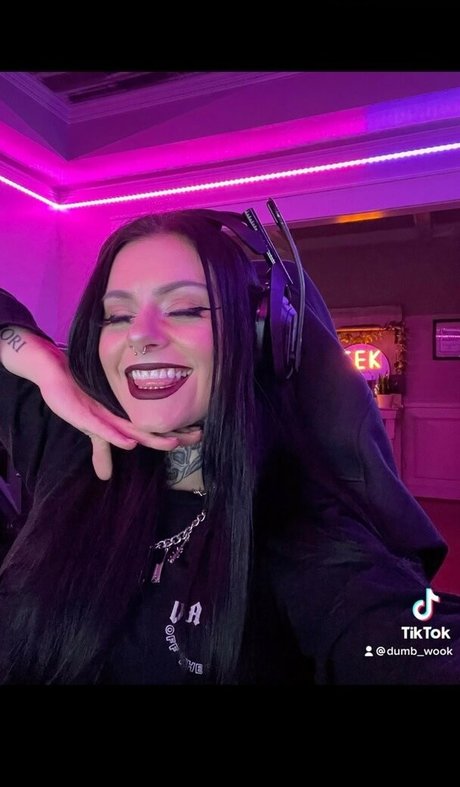 yourfavlittledemon sex model img