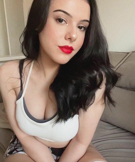 EmilyIsRedCoat pornstar hd pics