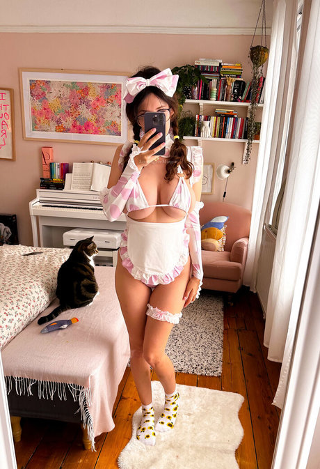 Shy Charlotte nice actress gallery