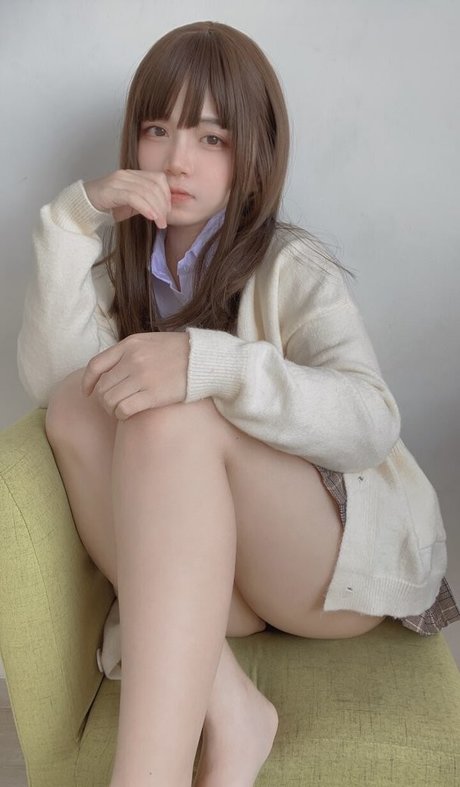 Angel Chan star nude images