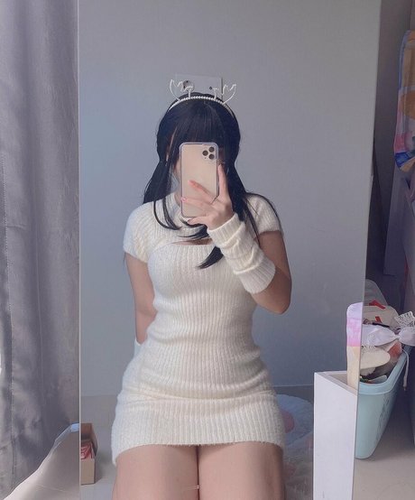 Angel Chan sexy star image