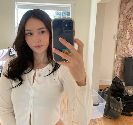 Holls8 hd pornstar pics