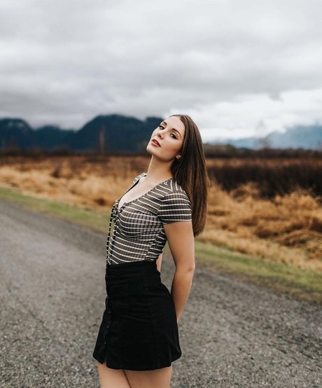 Lauren Southern top actress img