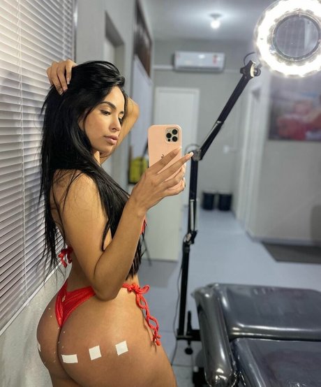 Larissa Nunes model best pic