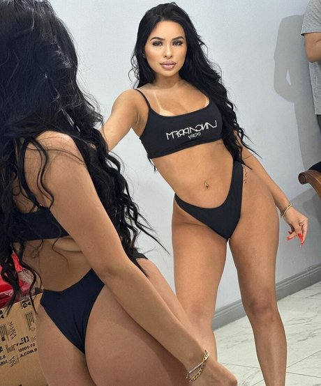 Larissa Nunes star naked photo