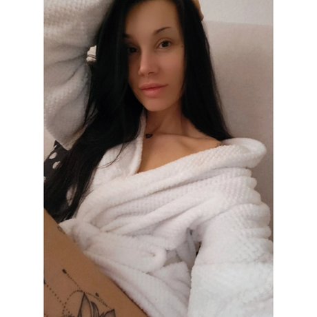 LaylaAyla nudes model pics