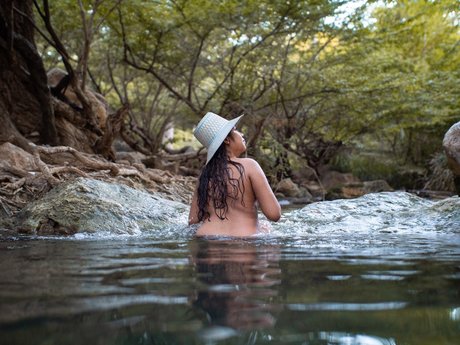 Yolvana Romero hot star pics