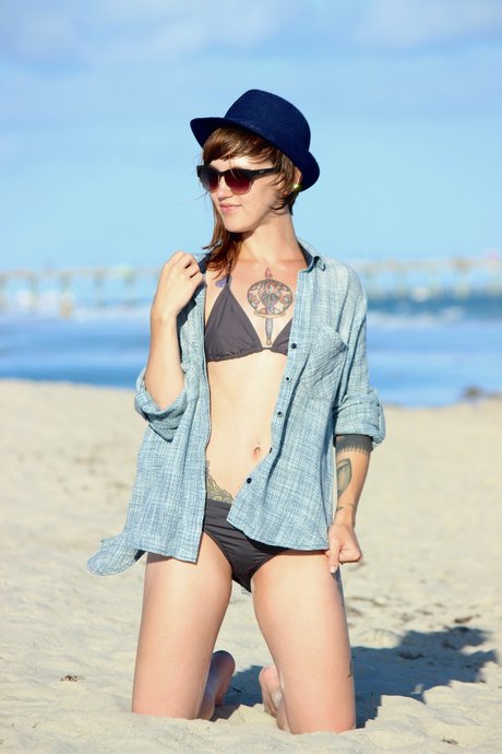 Laurel Nova nice model photos