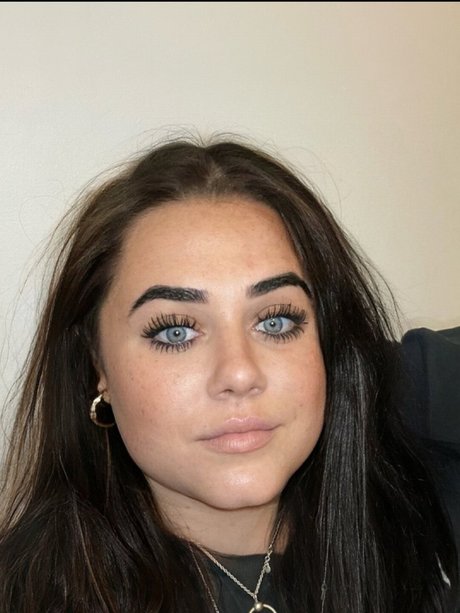 Care Bear pretty pornstar img