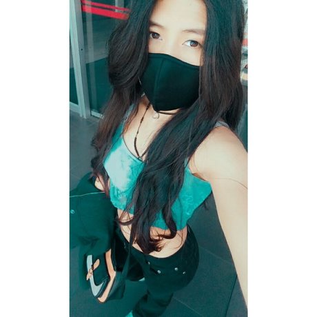 Lissie Peach xxx actress archive