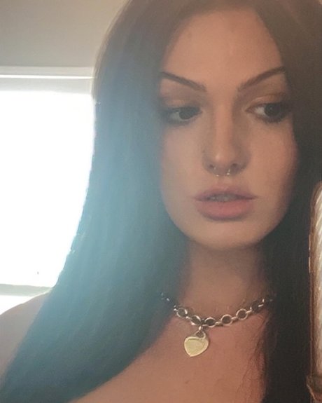 TS Lindsey Hills_ pornstar exclusive picture