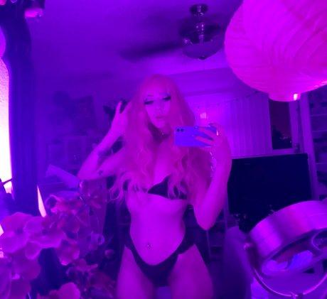 lilfoxbrat pretty pornstar image