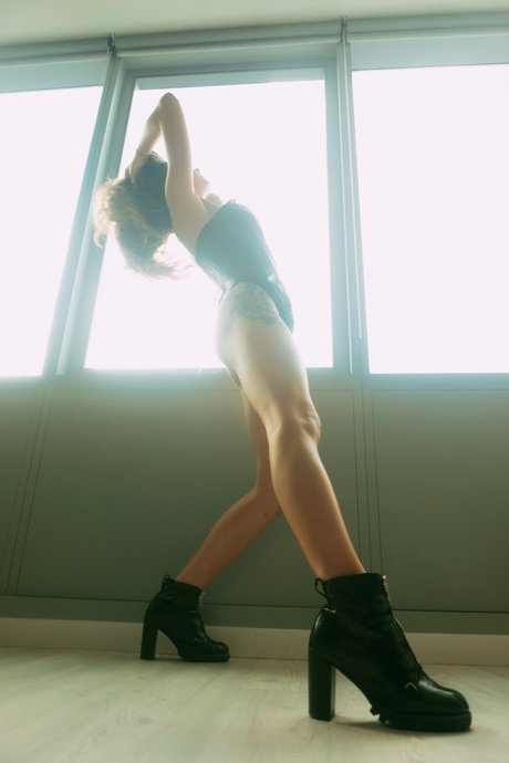 Dancing with Liv porn star img